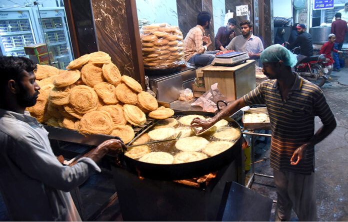 A shopkeeper preparing Pheniya late night in Krishna Nagar Chowk due to the increased demand during holy Ramadan