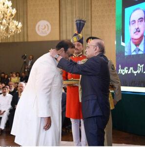 President Asif Ali Zardari conferring the award of Sitara-i-Imtiaz upon Sardar Mohammad Aftab Ahmad Khan Wattoo in recognition of his services in the field of Science (Livestock), at the investiture ceremony to confer the insignias of Civil Awards, at Aiwan-e-Sadr.