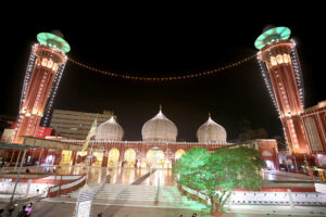 A beautifully decorated view of Memon Mosque on the first day of Ramadan-ul-Mubarak