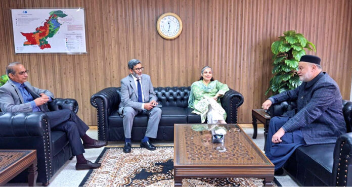 Federal Minister for Poverty Alleviation & Social Safety, Syed Imran Ahmed Shah is being briefed by Additional Secretary pertaining to the Ministry of PA&SS