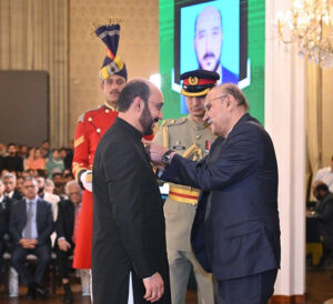 President Asif Ali Zardari conferring the award of Hilal-i-Imtiaz upon Syed Ali Haider Gilani in recognition of his public services, at the investiture ceremony to confer the insignias of Civil Awards, held at Aiwan-e-Sadr.