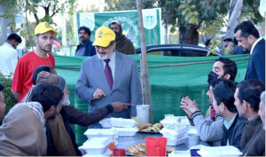 Managing Director Pakistan Bait-ul-Mal (PBM), Senator Capt. Shaheen Khalid Butt talking to a beneficiaries at Shelter Home for Iftaar