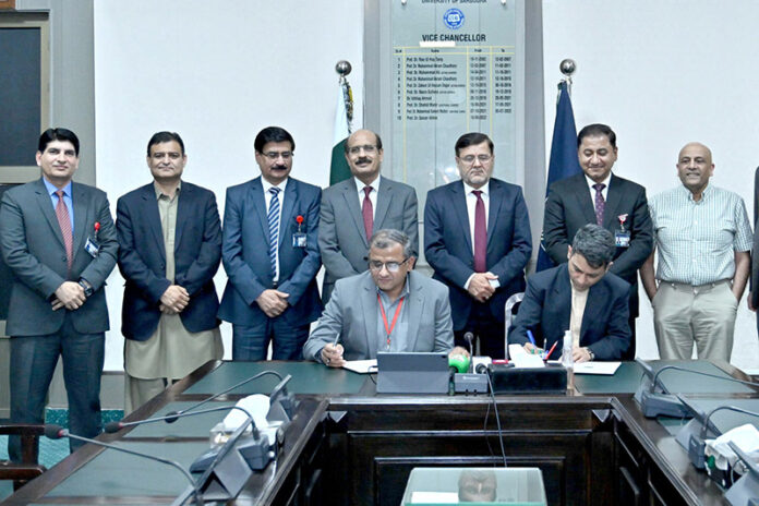 Registrar University of Sargodha Waqar Ahmad and MD Fitwell Saeed Gull sing the documents of intent of cooperation between the University of Sargodha and the Fitwell Hub. Vice Chancellor Prof. Dr. Qaisar Abbas witnesses the event.(UoS and Fitwell Hub agreed to establish student led Digital Clinic and Central Healthcare Hub)