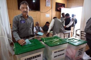 Members cast their votes during the National Press Club Election 2025 at the National Press Club (NPC).