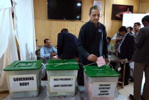 Members cast their votes during the National Press Club Election 2025 at the National Press Club (NPC).