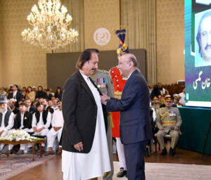 President Asif Ali Zardari conferring the award of Tamgha-i-Imtiaz upon Mir Nadir Khan Magsi in recognition of his services in the field of Sports (racing), at the investiture ceremony to confer the insignias of Civil Awards, held at Aiwan-e-Sadr.