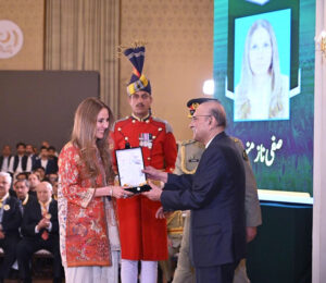 President Asif Ali Zardari conferring the award of Sitara-i-Imtiaz upon Ms Safinaz Muneer in recognition of her social services, at the investiture ceremony to confer the insignias of Civil Awards, at Aiwan-e-Sadr.