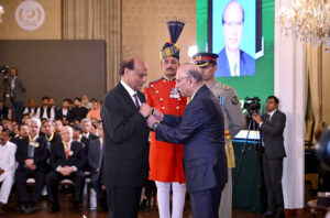 President Asif Ali Zardari conferring the award of Tamgha-i-Imtiaz upon Mr Sarwar Munir Rao in recognition of his services in the field of Journalism, at the investiture ceremony to confer the insignias of Civil Awards, at Aiwan-e-Sadr.