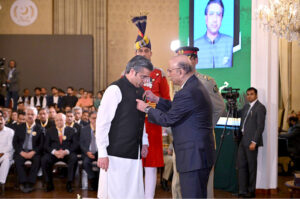 President Asif Ali Zardari conferring the award of Tamgha-i-Imtiaz upon Mr Hassan Ayub Khan in recognition of his services in the field of Journalism, at the investiture ceremony to confer the insignias of Civil Awards, held at Aiwan-e-Sadr.