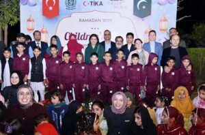 Managing Director Pakistan Bait-ul-Mal (PBM), Senator Capt. Shaheen Khalid Butt, Counsellor Embassy Republic of Turkiye Ms. Yaprak Ece and Country Representative of TiKA in Islamabad, Miss Saliha Tuna in a group photo with the orphan children of PBM’s Pakistan Sweet Homes after sharing Iftaar Meal with them.