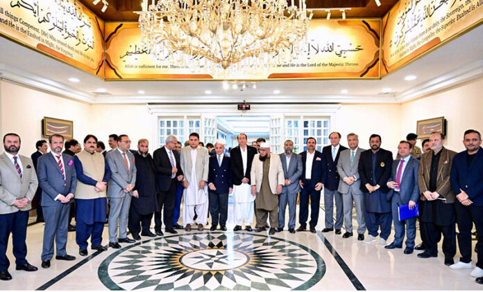 Prime Minister Muhammad Shehbaz Sharif in a group photo with Presidents of Chambers of Commerce across Pakistan