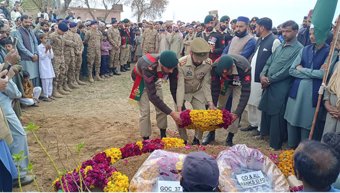 Lieutenant Colonel Aamir Rajefar is laying a wreath on behalf of the President of Pakistan at the grave of Naik Muhammad Usman, who was martyred by terrorists in the Express incident